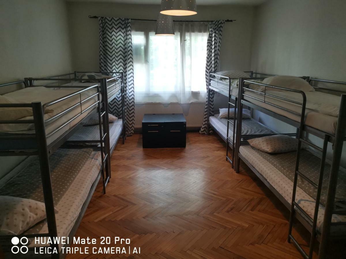 Enjoy Hostel Cluj-Napoca Esterno foto